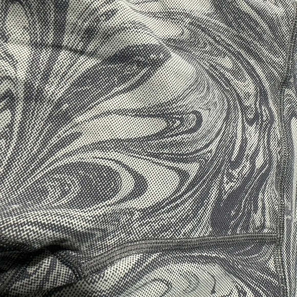 Athleta Transend 7” Shorts Dark and Light Purple Paisley Pattern Size Smll - Picture 4 of 9